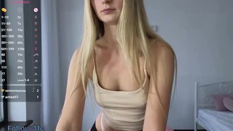 Snapshot of emilly___ chatting on November 21, 7:40 am Emilly online show from November 21, 7:40 am