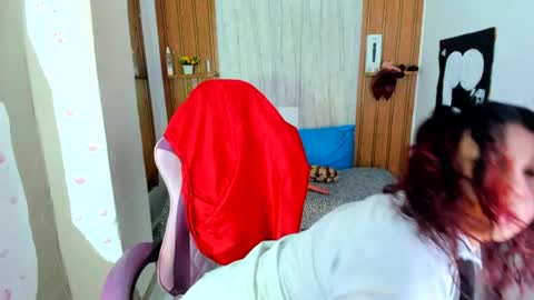Snapshot of emilly_coper18 chatting on July 6, 2:14 pm emily online show from July 6, 2:14 pm