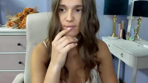 Emilly online show from June 15, 6:48 am