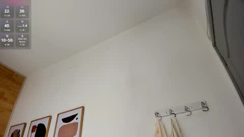 Snapshot of emilly_mell chatting on September 14, 10:58 am emilly_mell online show from September 14, 10:58 am