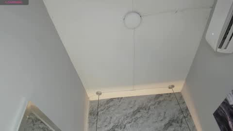 Snapshot of emilly_mell chatting on December 15, 11:47 am emilly_mell online show from December 15, 11:47 am