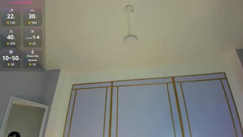 Snapshot of emilly_mell chatting on December 21, 11:39 am emilly_mell online show from December 21, 11:39 am