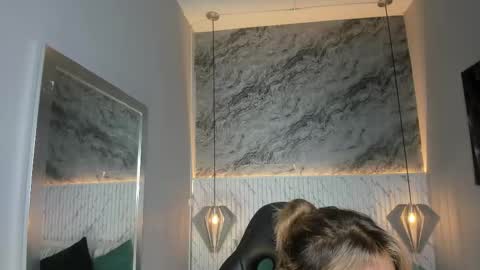 Snapshot of emilly_mell chatting on February 27, 11:43 am emilly_mell online show from February 27, 11:43 am