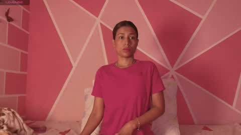 emilly_smiithh online show from December 2, 9:03 am