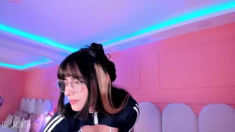 Snapshot of emilly_williamss chatting on May 15, 5:42 pm Emilly online show from May 15, 5:42 pm