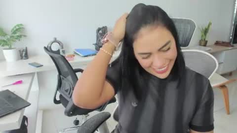 Emilly  online show from June 19, 3:27 pm