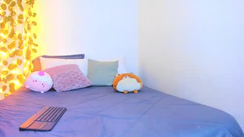 Snapshot of emillyhils1 chatting on February 10, 8:09 am emilly online show from February 10, 8:09 am