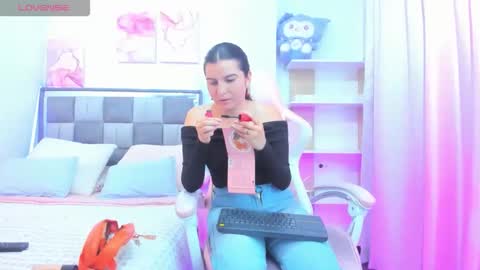 emily9__ online show from April 29, 8:59 pm