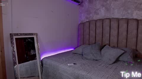 Snapshot of emily_____ chatting on October 2, 1:01 am emily valentina online show from October 2, 1:01 am