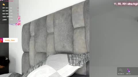 Snapshot of emily___fox chatting on May 25, 11:05 am Emily online show from May 25, 11:05 am