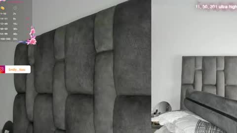 Snapshot of emily___fox chatting on June 1, 11:12 am Emily online show from June 1, 11:12 am