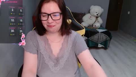 Snapshot of emily_amorre chatting on November 9, 3:54 pm Emily 3 online show from November 9, 3:54 pm