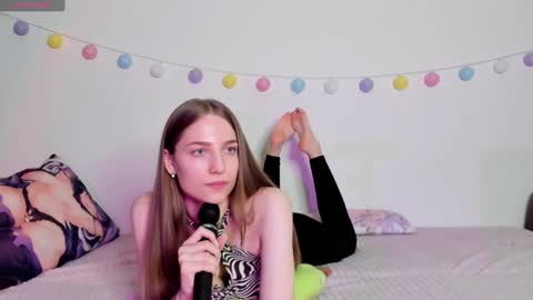 emily_and_ilumi online show from December 27, 7:46 pm