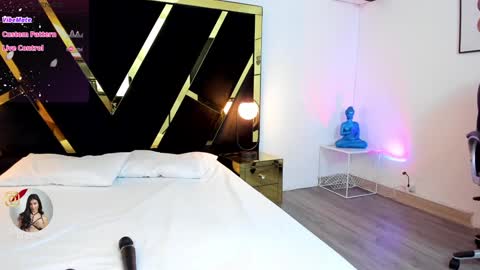 Snapshot of emily_bae chatting on January 10, 3:58 pm emily_bae online show from January 10, 3:58 pm