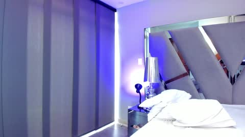 Snapshot of emily_bae chatting on February 8, 6:01 pm emily_bae online show from February 8, 6:01 pm