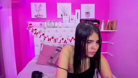 Snapshot of emily_beltonn chatting on February 9, 3:01 pm online show from February 9, 3:01 pm