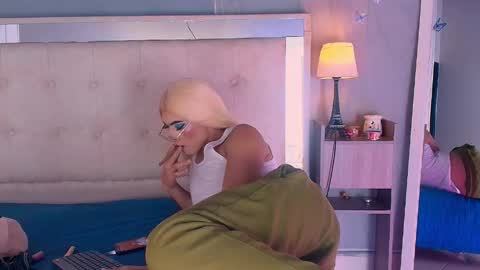 emily_castillo1_ online show from April 24, 5:54 am
