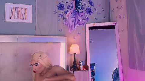 Snapshot of emily_castillo1_ chatting on May 6, 5:25 am emily_castillo1_ online show from May 6, 5:25 am