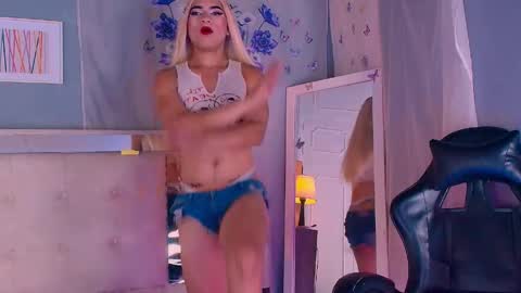 Snapshot of emily_castillo1_ chatting on May 8, 6:08 am emily_castillo1_ online show from May 8, 6:08 am