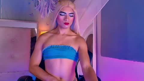 Snapshot of emily_castillo1_ chatting on May 13, 5:27 am emily_castillo1_ online show from May 13, 5:27 am