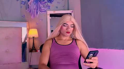Snapshot of emily_castillo1_ chatting on May 22, 6:53 am emily_castillo1_ online show from May 22, 6:53 am
