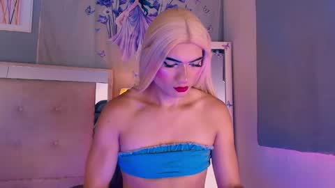Snapshot of emily_castillo1_ chatting on May 26, 5:25 am emily_castillo1_ online show from May 26, 5:25 am