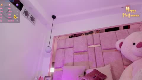 Snapshot of emily_daarell chatting on October 6, 11:13 pm M I A online430pm- 930pm online show from October 6, 11:13 pm
