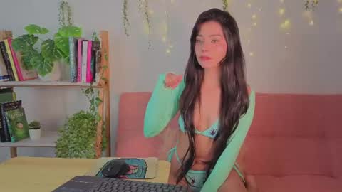 emily_darks_ online show from July 28, 8:45 pm