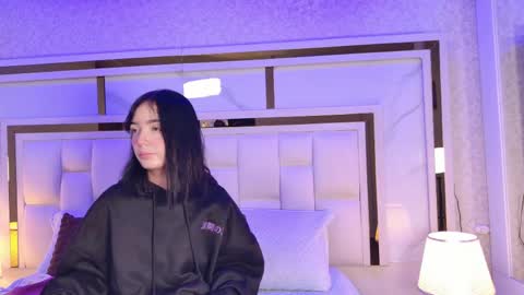 emily_dempsey online show from May 17, 11:39 am