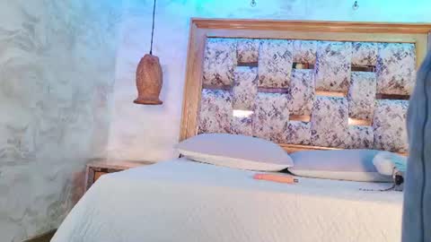 emily_dempsey online show from July 6, 7:05 pm