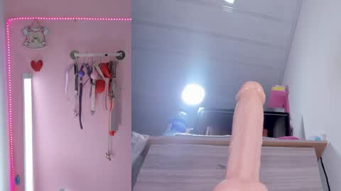emily_foxxxi online show from April 26, 10:51 pm