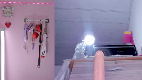 Snapshot of emily_foxxxi chatting on May 29, 11:36 pm emily_foxxxi online show from May 29, 11:36 pm
