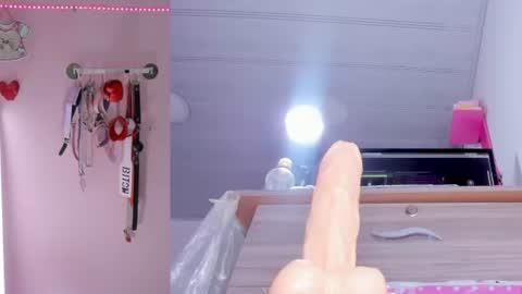 Snapshot of emily_foxxxi chatting on August 4, 8:55 pm emily_foxxxi online show from August 4, 8:55 pm