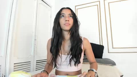 emily_gaviria1 online show from June 9, 12:17 pm