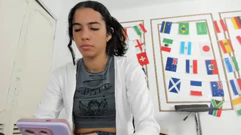 Snapshot of emily_gaviria1 chatting on June 25, 12:09 pm emily_gaviria1 online show from June 25, 12:09 pm
