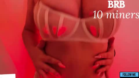 Snapshot of emily_gin chatting on November 11, 2:22 am EMILY online show from November 11, 2:22 am