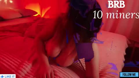 Snapshot of emily_gin chatting on December 14, 10:09 am EMILY online show from December 14, 10:09 am