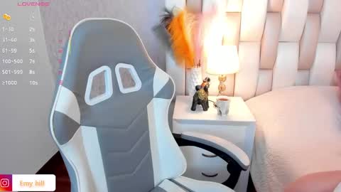 EMILY   Monday 5-2 am From Tuesday to Friday5-1 am Colombia time online show from January 26, 2:35 am