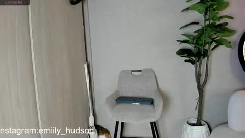 Snapshot of emily_huddson_ chatting on June 30, 2:23 am independet model online show from June 30, 2:23 am