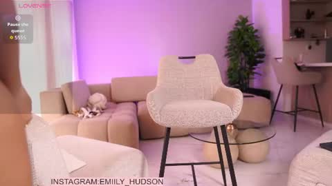 Snapshot of emily_huddson_ chatting on July 1, 6:07 pm independet model online show from July 1, 6:07 pm