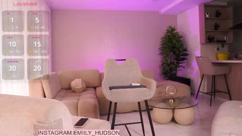 Snapshot of emily_huddson_ chatting on July 18, 9:40 pm independet model online show from July 18, 9:40 pm
