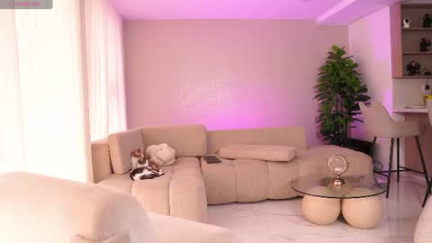 Snapshot of emily_huddson_ chatting on July 19, 8:12 pm independet model online show from July 19, 8:12 pm