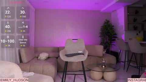 Snapshot of emily_huddson_ chatting on July 23, 11:46 pm independet model online show from July 23, 11:46 pm