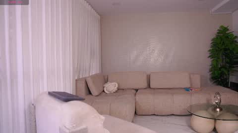 Snapshot of emily_huddson_ chatting on July 28, 11:04 pm independet model online show from July 28, 11:04 pm