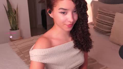 Juliana online show from October 16, 10:33 pm