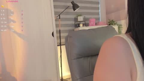 EmilyKenner  Independent model  online show from November 4, 10:47 am