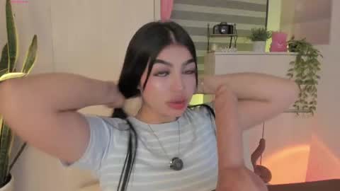 Snapshot of emily_kenner chatting on July 2, 12:00 pm EmilyKenner Independent model online show from July 2, 12:00 pm