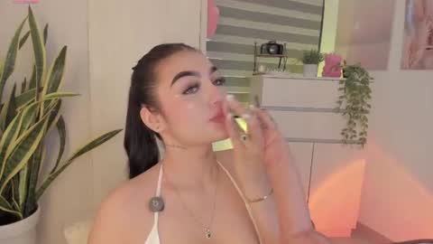 Snapshot of emily_kenner chatting on July 6, 12:02 pm EmilyKenner Independent model online show from July 6, 12:02 pm