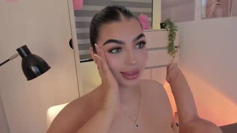 Snapshot of emily_kenner chatting on July 24, 12:47 pm EmilyKenner Independent model online show from July 24, 12:47 pm