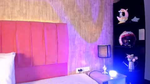 Snapshot of emily_klarence chatting on June 25, 8:57 pm Emily online show from June 25, 8:57 pm